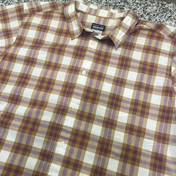 Patagonia Short Sleeve Plaid Button Down Shirt- Size Large - Picture 5 of 7